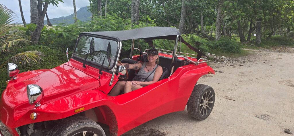 Cool way to discover Moorea in a buggy